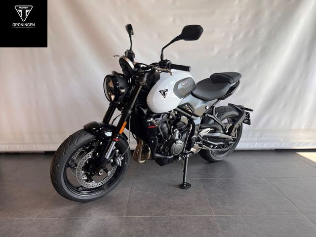 triumph - trident-660