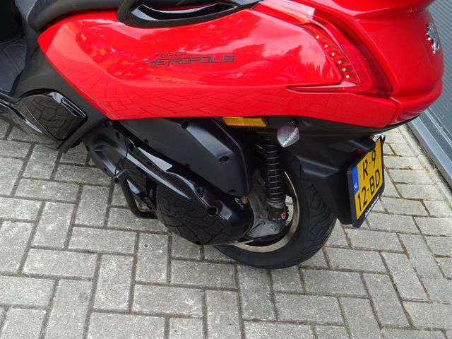 peugeot - metropolis-400