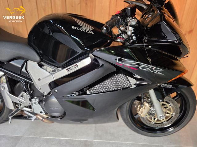 honda - vfr-800-fi-vtec-abs
