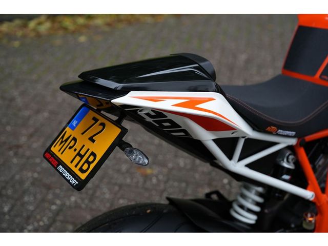 ktm - 1290-super-duke-r