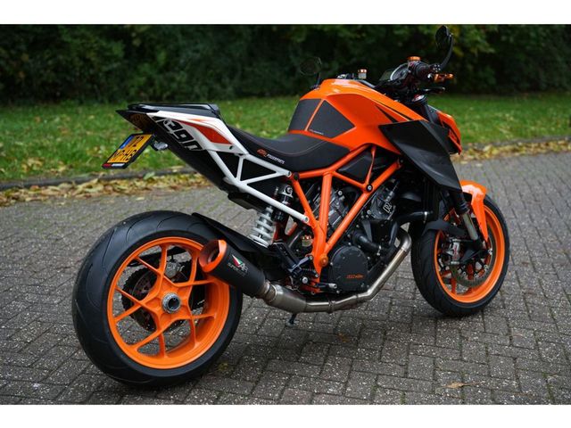 ktm - 1290-super-duke-r