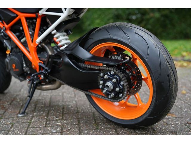 ktm - 1290-super-duke-r