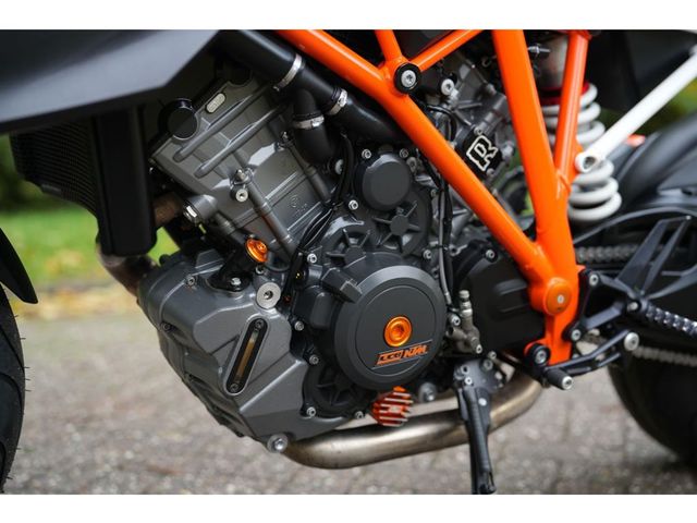 ktm - 1290-super-duke-r