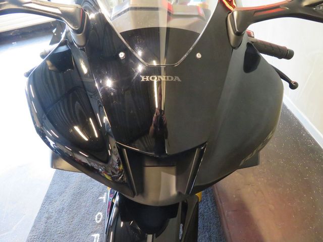 honda - cbr-1000-rr-r-fireblade-sp