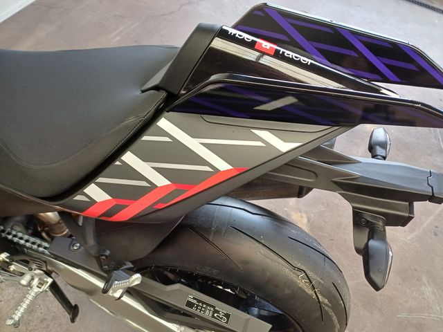 aprilia - tuono--v4-1100-factory