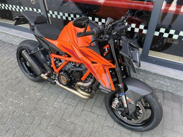 ktm - 1390-super-duke-r-evo