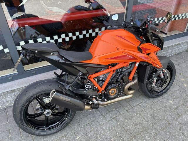 ktm - 1390-super-duke-r-evo