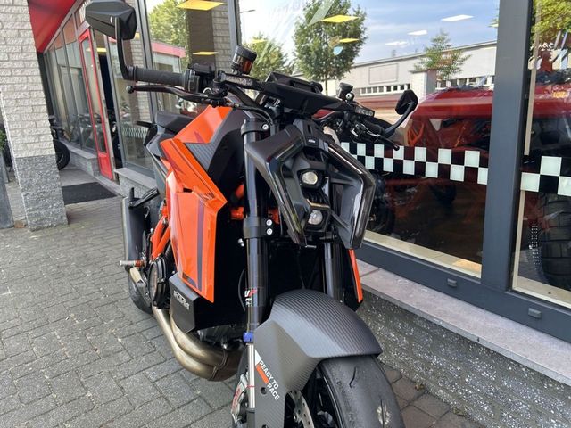 ktm - 1390-super-duke-r-evo