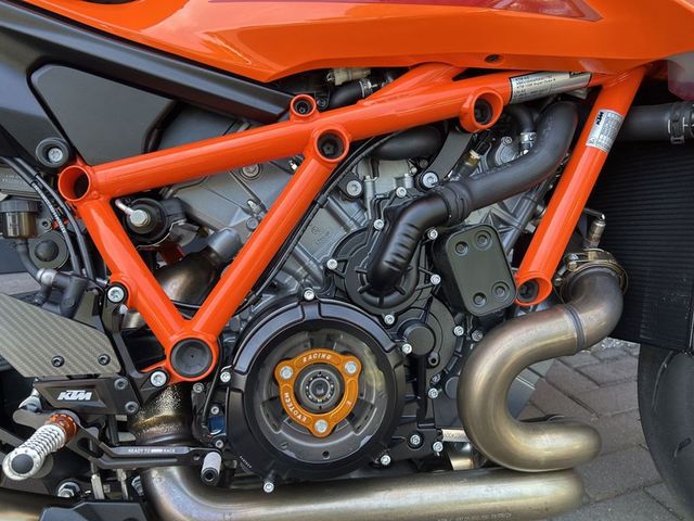ktm - 1390-super-duke-r-evo