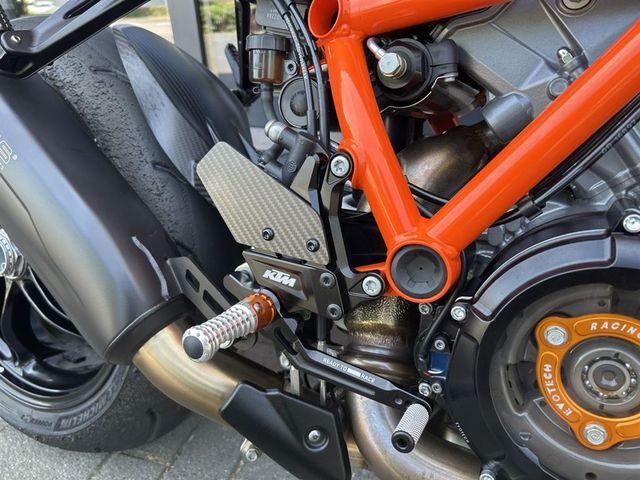 ktm - 1390-super-duke-r-evo