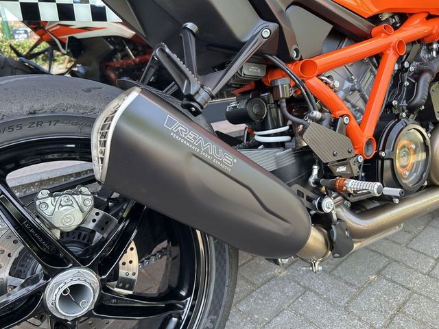 ktm - 1390-super-duke-r-evo