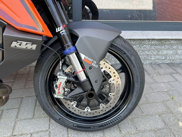 ktm - 1390-super-duke-r-evo