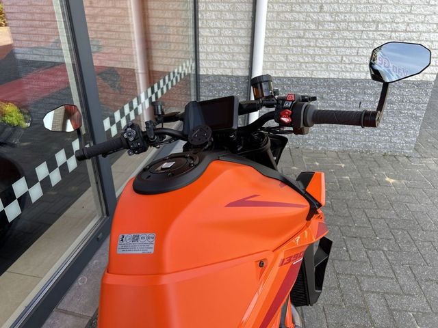 ktm - 1390-super-duke-r-evo