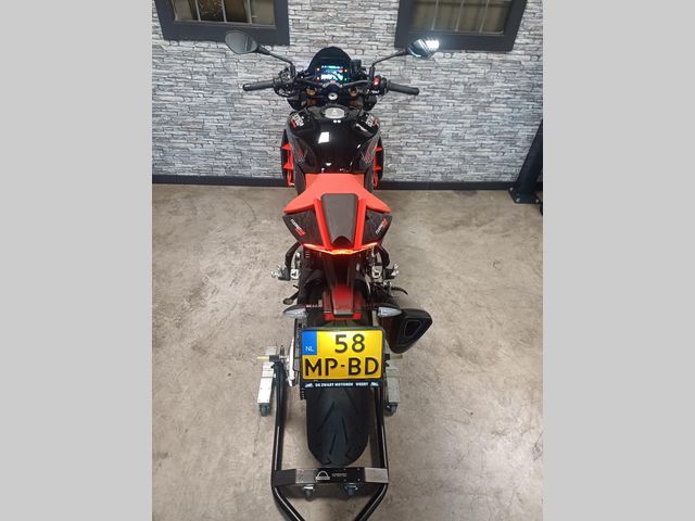 aprilia - tuono--v4-1100-factory