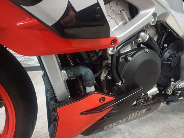 aprilia - tuono--v4-1100-factory