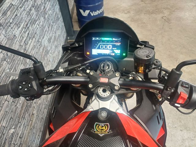 aprilia - tuono--v4-1100-factory
