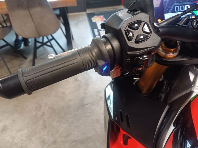 aprilia - tuono--v4-1100-factory