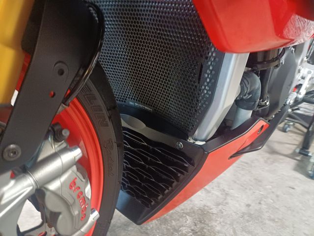 aprilia - tuono--v4-1100-factory