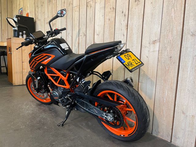 ktm - 125-duke