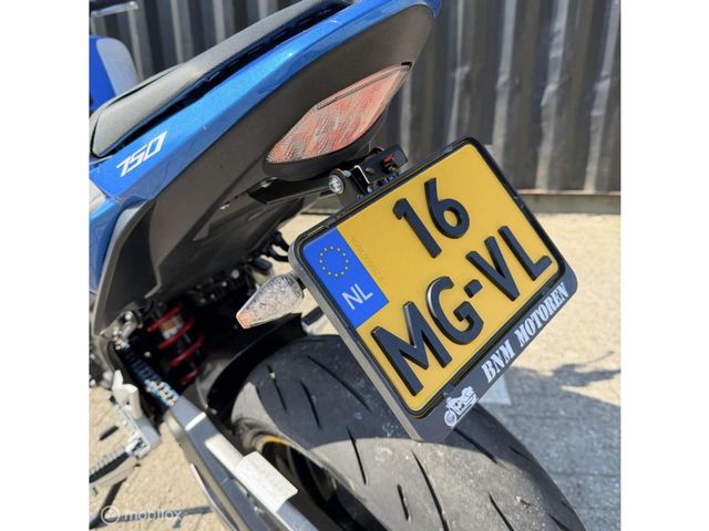 suzuki - gsr-750-a-street-extreme