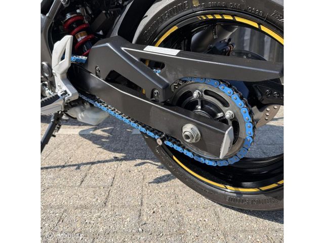 suzuki - gsr-750-a-street-extreme