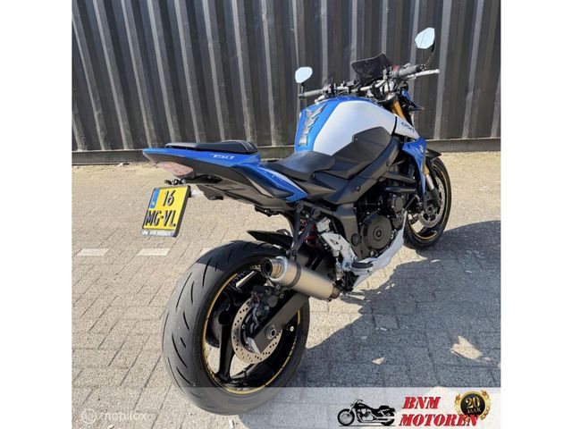 suzuki - gsr-750-a-street-extreme