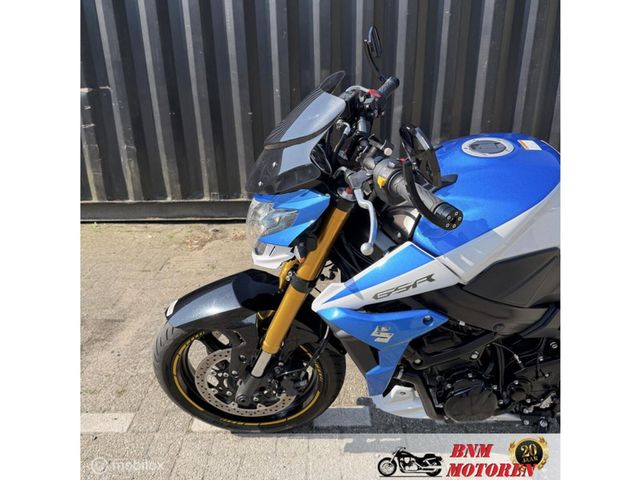 suzuki - gsr-750-a-street-extreme