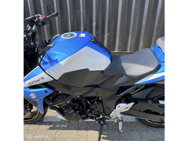suzuki - gsr-750-a-street-extreme