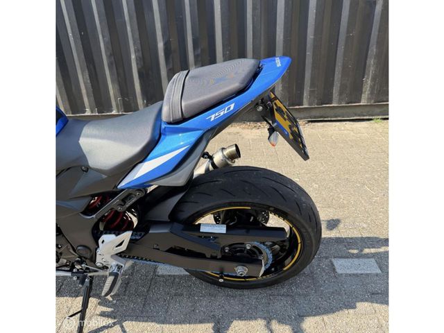 suzuki - gsr-750-a-street-extreme