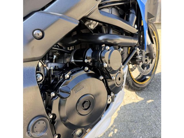 suzuki - gsr-750-a-street-extreme