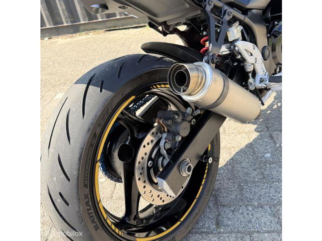 suzuki - gsr-750-a-street-extreme