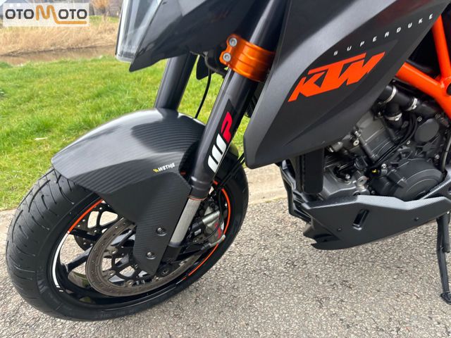 ktm - 1290-super-duke-r