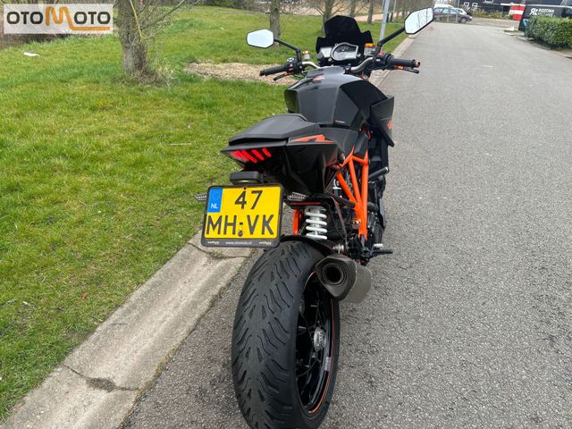 ktm - 1290-super-duke-r