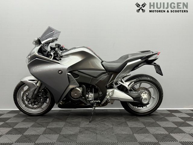 honda - vfr-1200-f