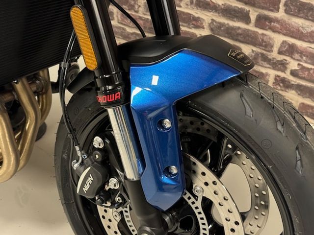 triumph - trident-900