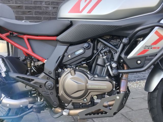 QJMOTOR - srt-600-sx-touring