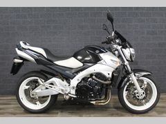 SUZUKI GSR 600