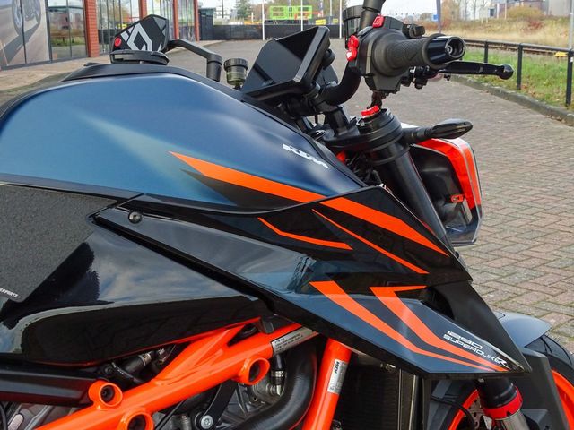 ktm - 1290-super-duke-r