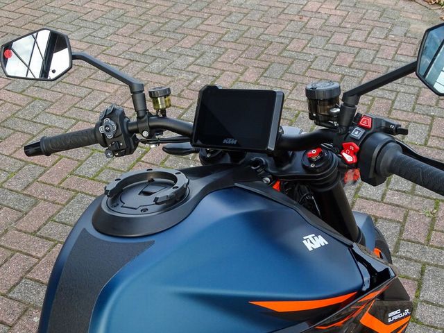 ktm - 1290-super-duke-r