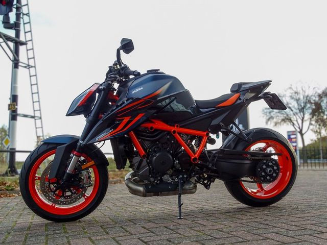 ktm - 1290-super-duke-r