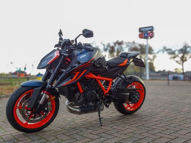 ktm - 1290-super-duke-r