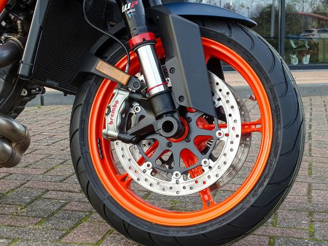 ktm - 1290-super-duke-r