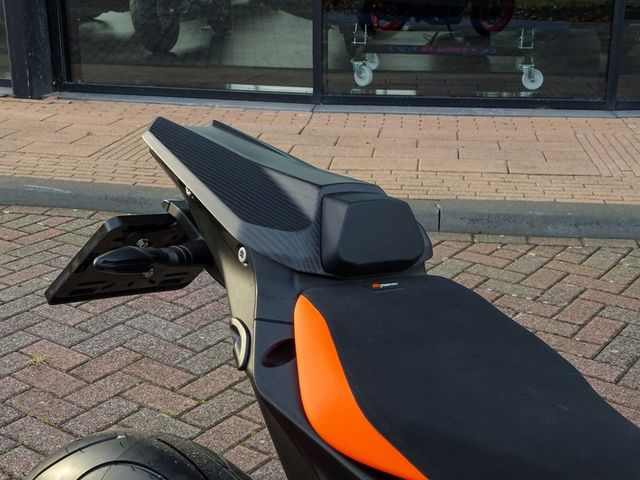 ktm - 1290-super-duke-r