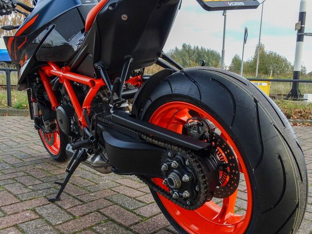 ktm - 1290-super-duke-r