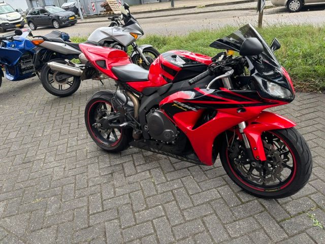 honda - cbr-1000-rr-fireblade