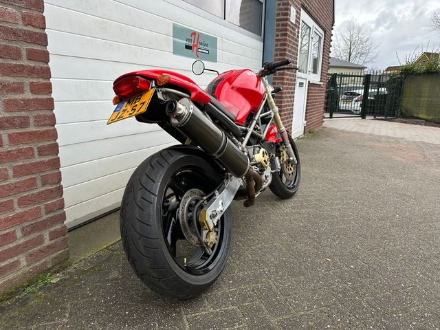 ducati - m-900-monster