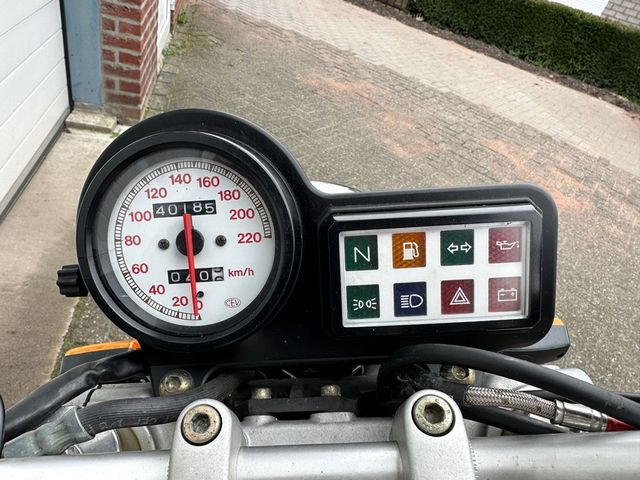 ducati - m-900-monster