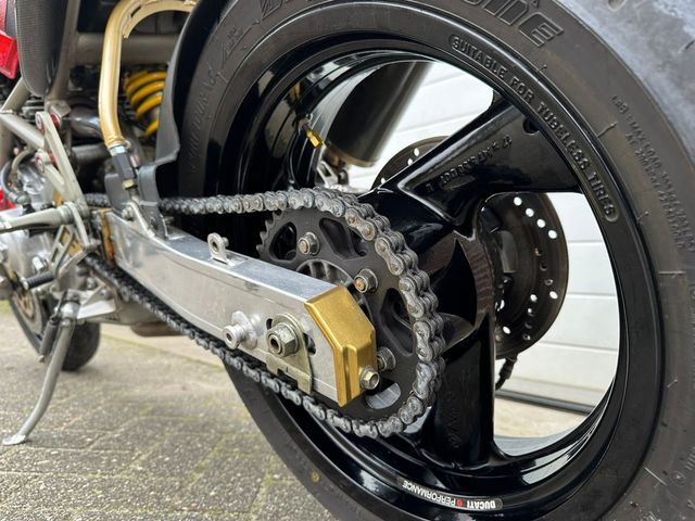 ducati - m-900-monster