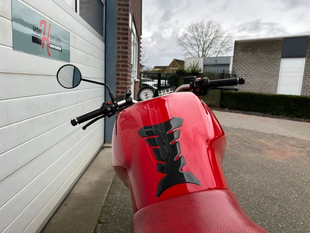 ducati - m-900-monster