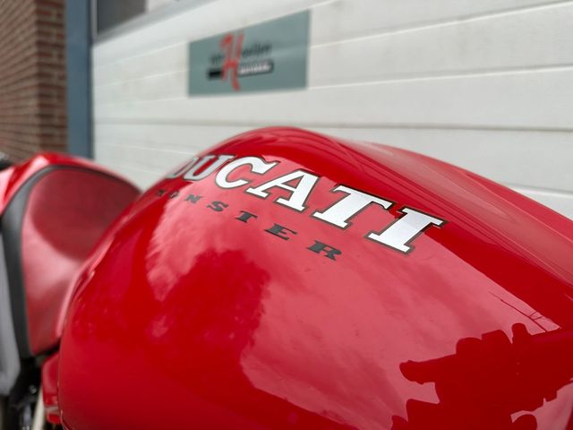 ducati - m-900-monster